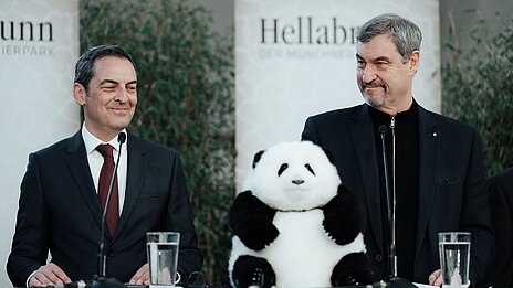 Hellabrunns Tierparkdirektor Dr. h.c. Rasem Baban und der Bayerische Ministerpräsident Dr. Markus Söder